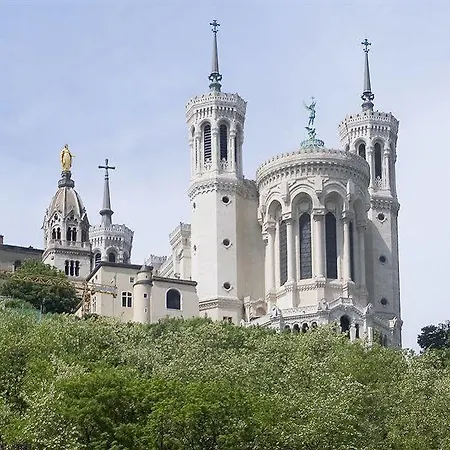 Ibis Budget Lyon Est ホテル シャポネ